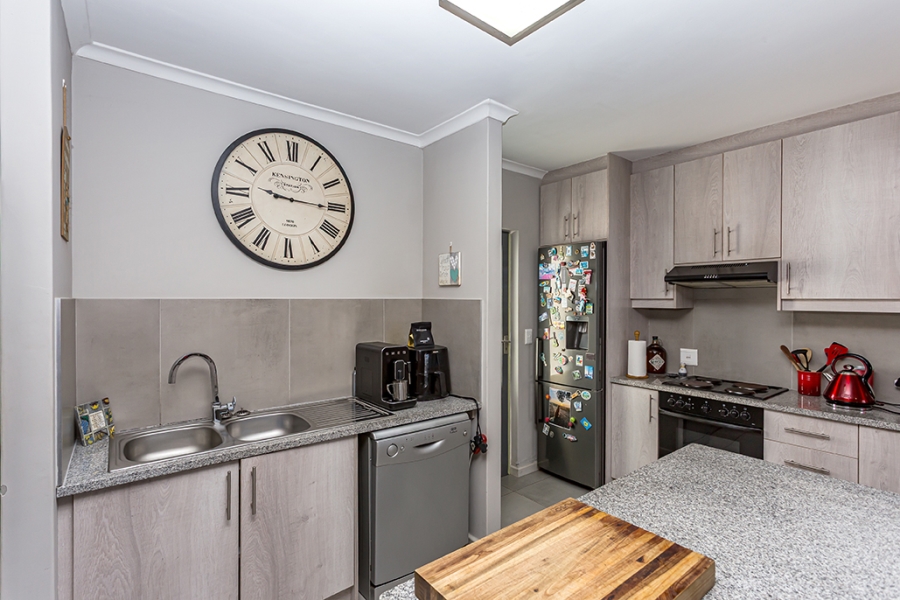 2 Bedroom Property for Sale in Parklands North Western Cape